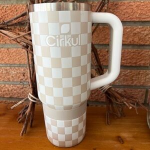 Cirkul Beige Checkered Tumbler no top